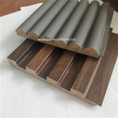 Paneles de pared estriados de pino